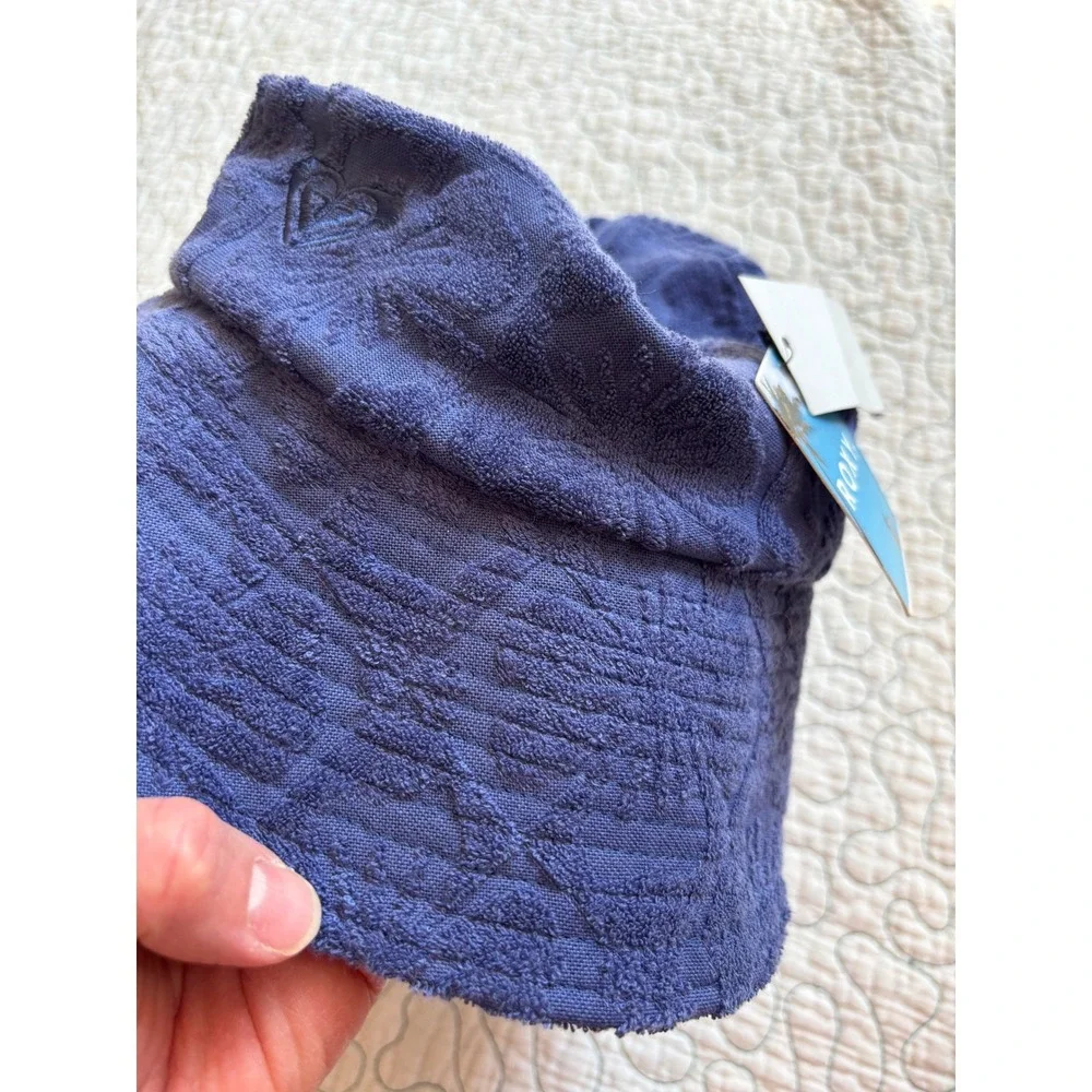 Roxy Blue Terry Cloth Floral Embossed Bucket Hat Womens Small/Medium